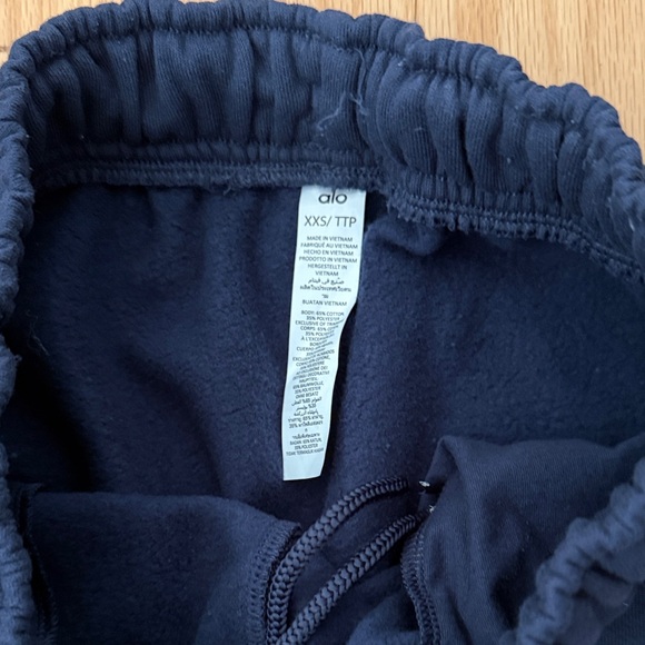 ALO Yoga Accolade Hoodie and Sweatpants, Alo Yoga Matching Set Navy Blue - Picture 8 of 11